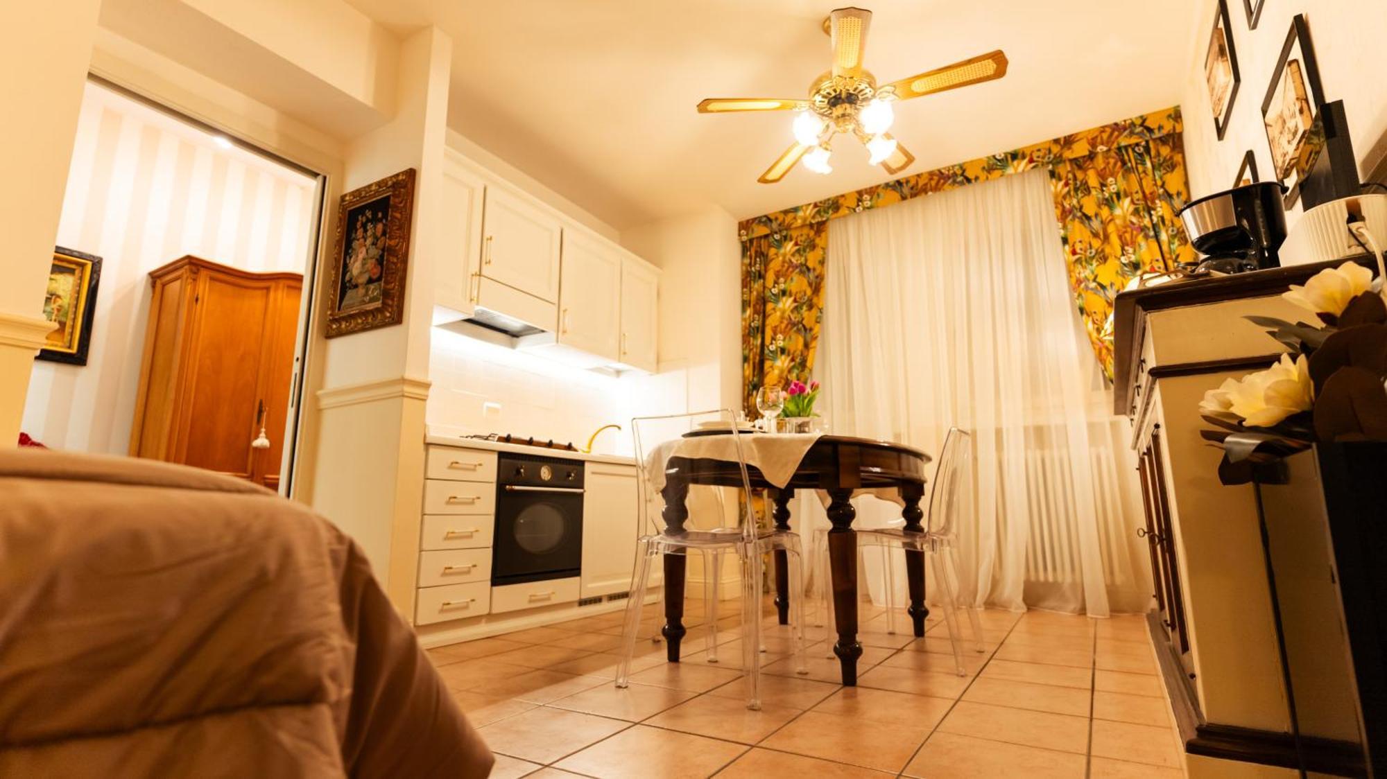 New Cozy Apartment - City Centre Лекко Экстерьер фото