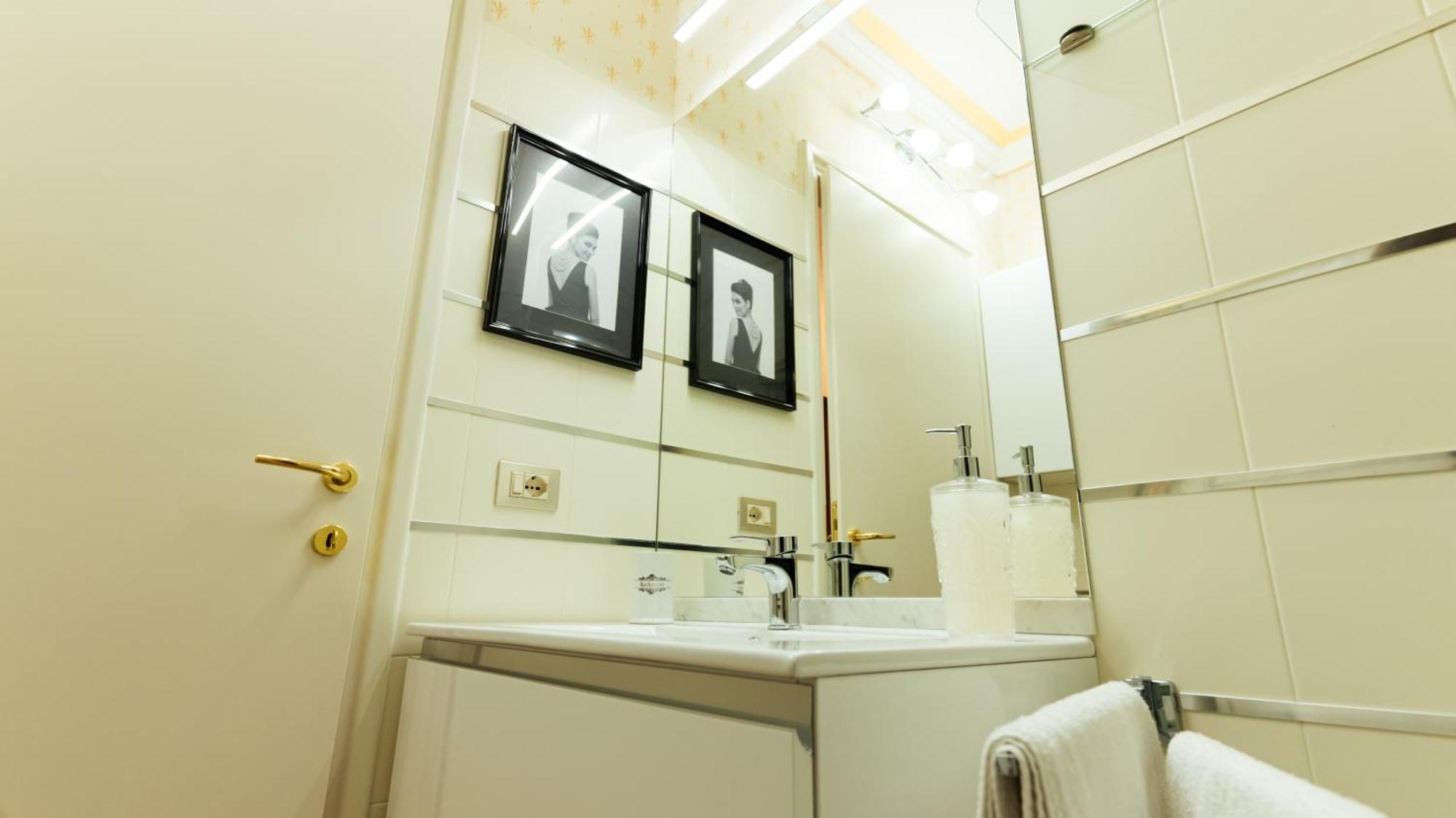 New Cozy Apartment - City Centre Лекко Экстерьер фото